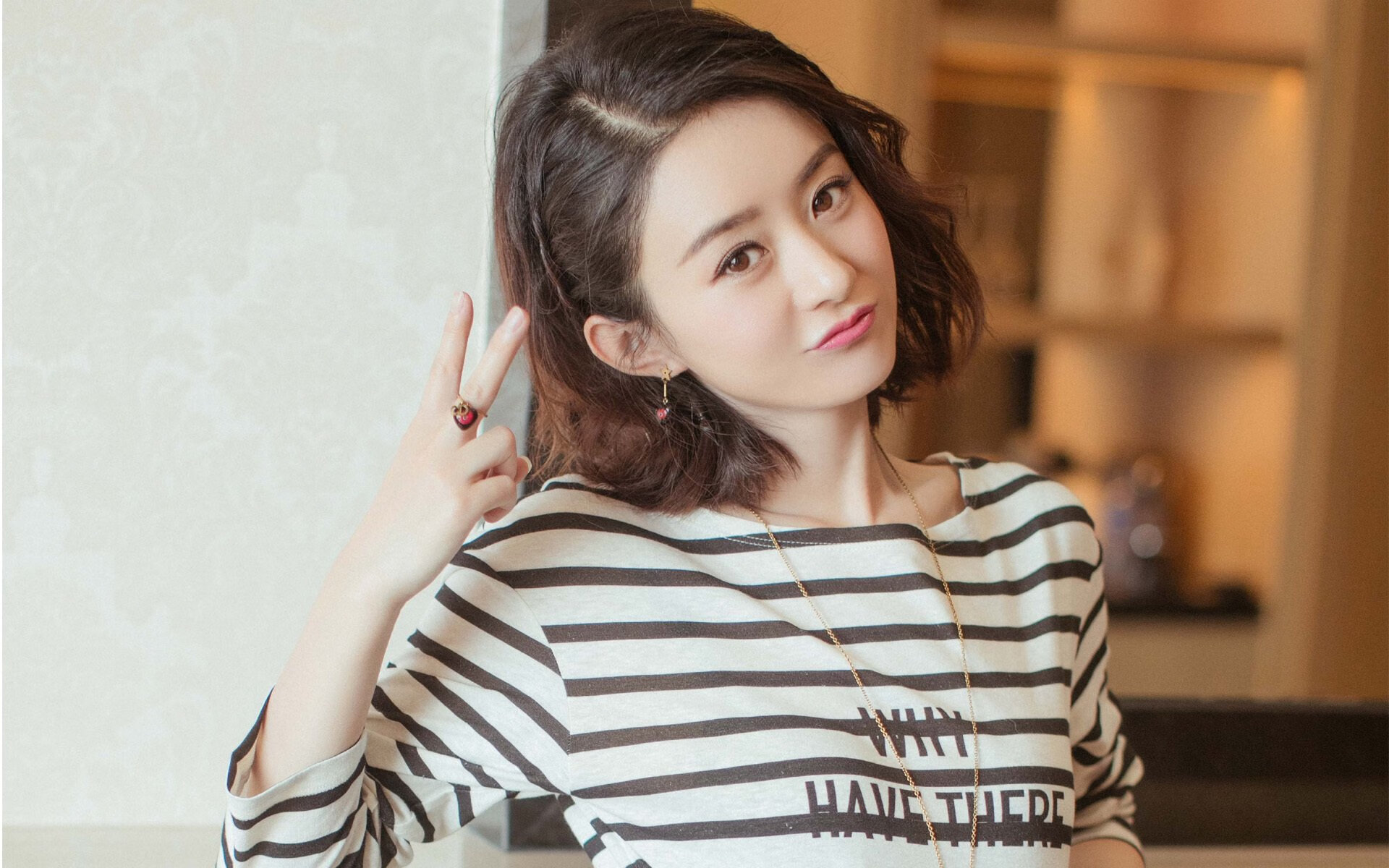 kaiyun中国官方网站-曼联前锋携手女友共游希腊，引发球迷争议，曼联前队长