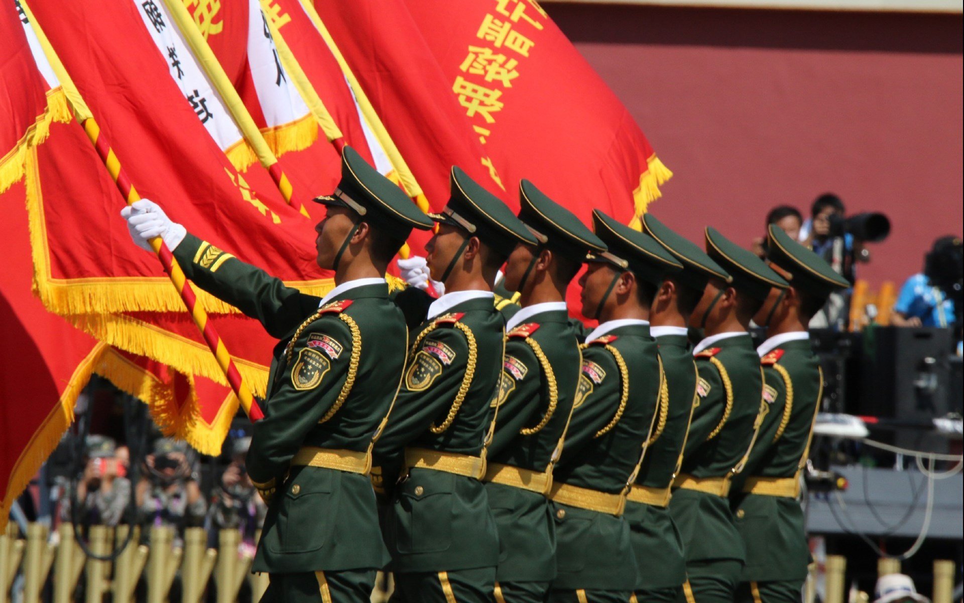 足球比赛现场数字互动体验日益丰富，数字游戏 关于足球